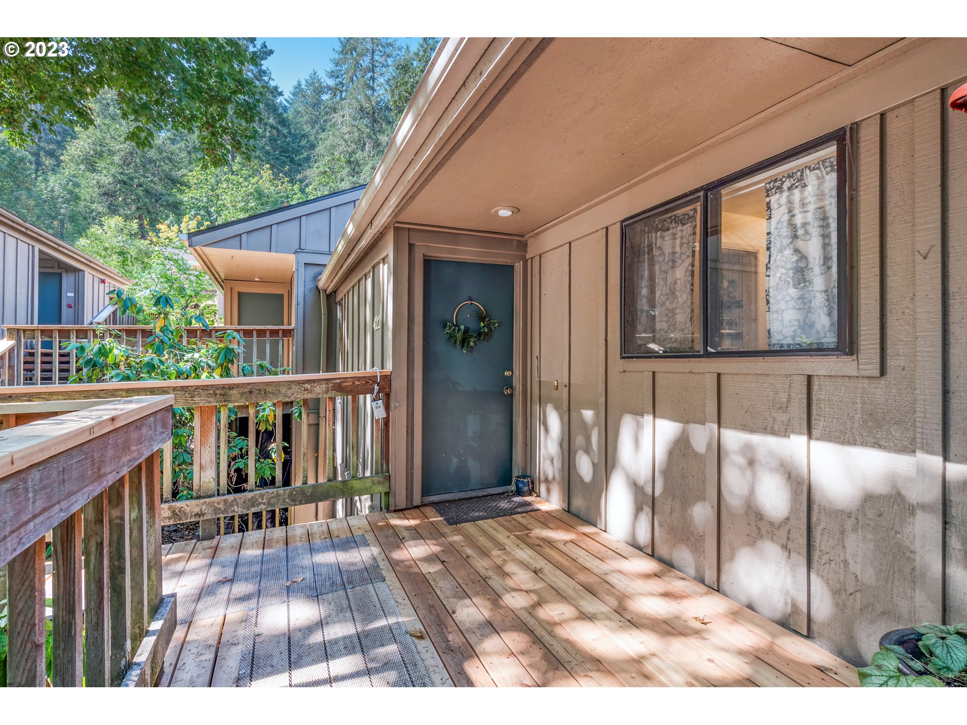 422 Stonewood Drive Eugene, OR 97405 - Photo 2 of 32
