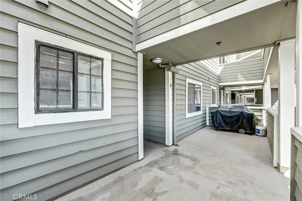 6545 Reseda Boulevard, Unit 6 Reseda, CA 91335 - Photo 27 of 32 a view of a porch with seating space