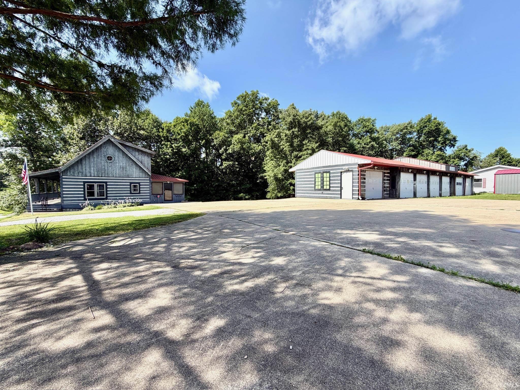 2595 Old State Road Bedford, IN 47421 - Photo 3 of 50