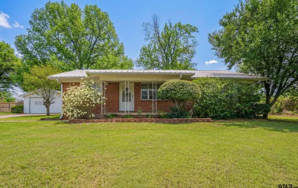 $235,000 | 729 South Walnut Street, Winnsboro, TX 75494