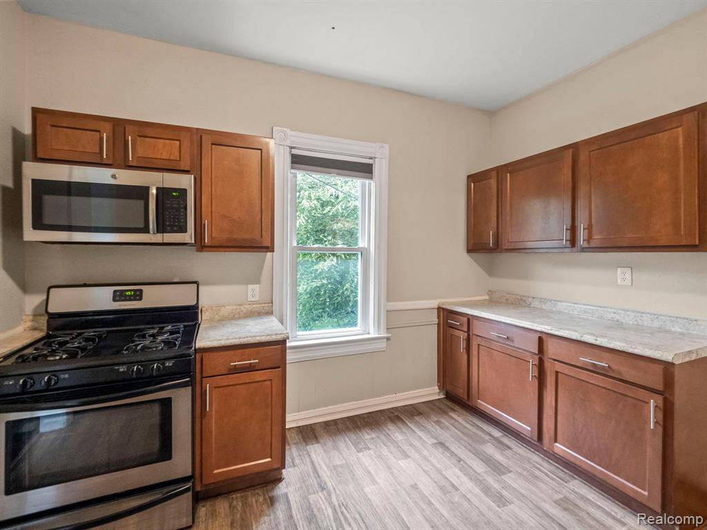 1789 Field Street Detroit, MI 48214 - Photo 18 of 49