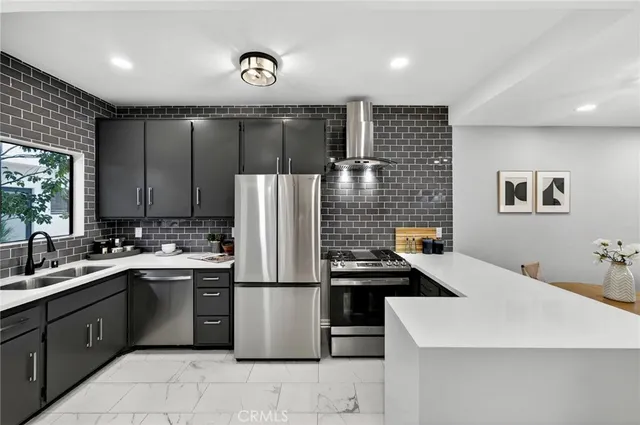 $1,050,000 | 2500 Abbot Kinney Boulevard, Unit 9, Venice, CA 90291