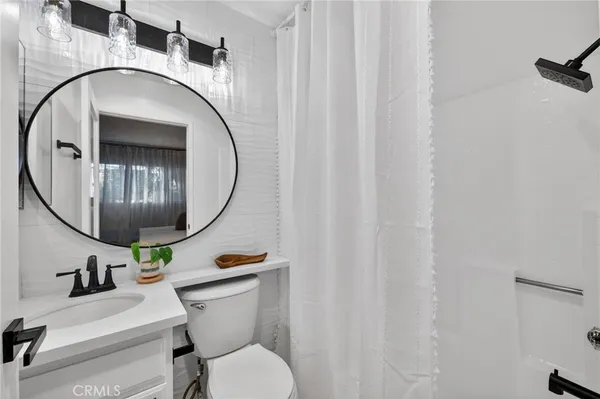 $1,050,000 | 2500 Abbot Kinney Boulevard, Unit 9, Venice, CA 90291