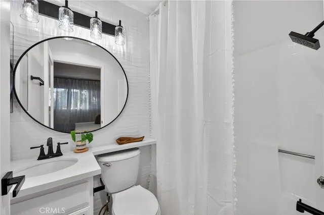 $1,050,000 | 2500 Abbot Kinney Boulevard, Unit 9, Venice, CA 90291