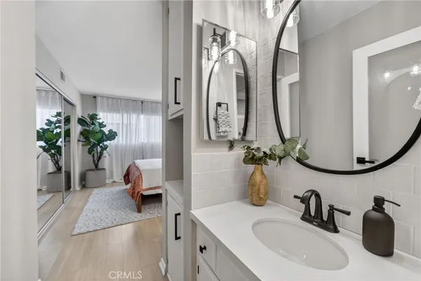 $1,050,000 | 2500 Abbot Kinney Boulevard, Unit 9, Venice, CA 90291