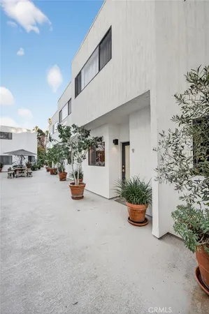 $1,050,000 | 2500 Abbot Kinney Boulevard, Unit 9, Venice, CA 90291