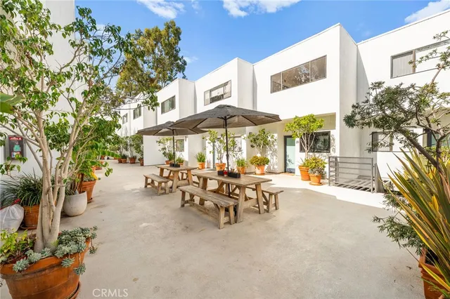 $1,050,000 | 2500 Abbot Kinney Boulevard, Unit 9, Venice, CA 90291