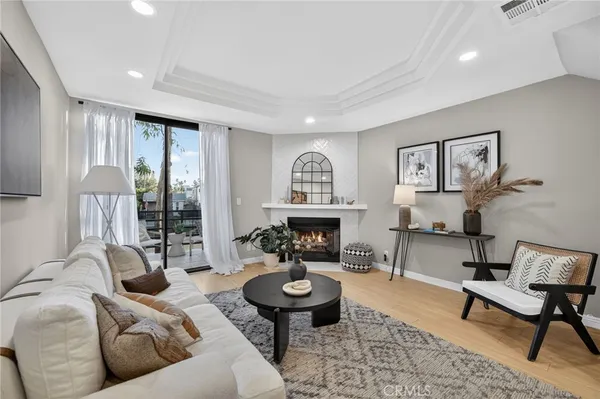 $1,050,000 | 2500 Abbot Kinney Boulevard, Unit 9, Venice, CA 90291