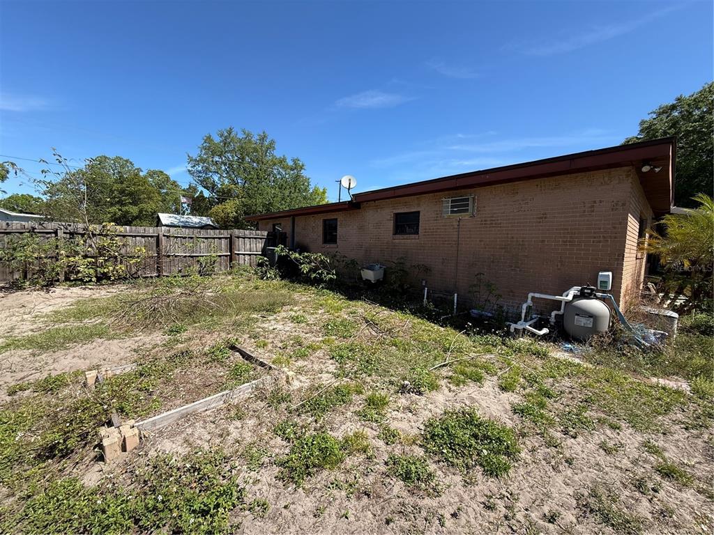 460 West Pierce Street Lake Alfred, FL 33850 - Photo 34 of 41 a backyard of a house with table and chairs