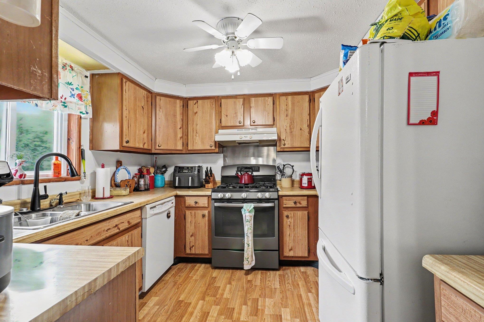 1278 North Waldron Road Crystal, MI 48818 - Photo 9 of 40 1949328-aa5c9994-6ba8-4f5d-9d3c-abb9345f9aa0.JPG