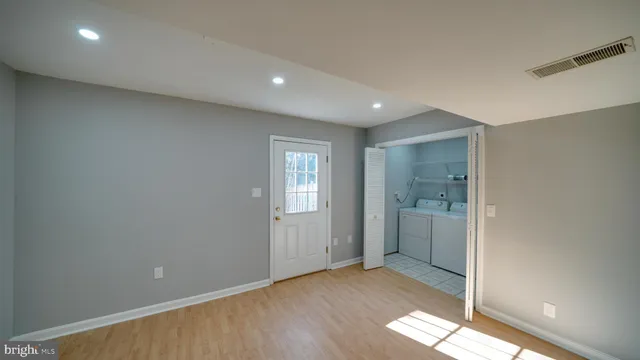 a view of entryway with window