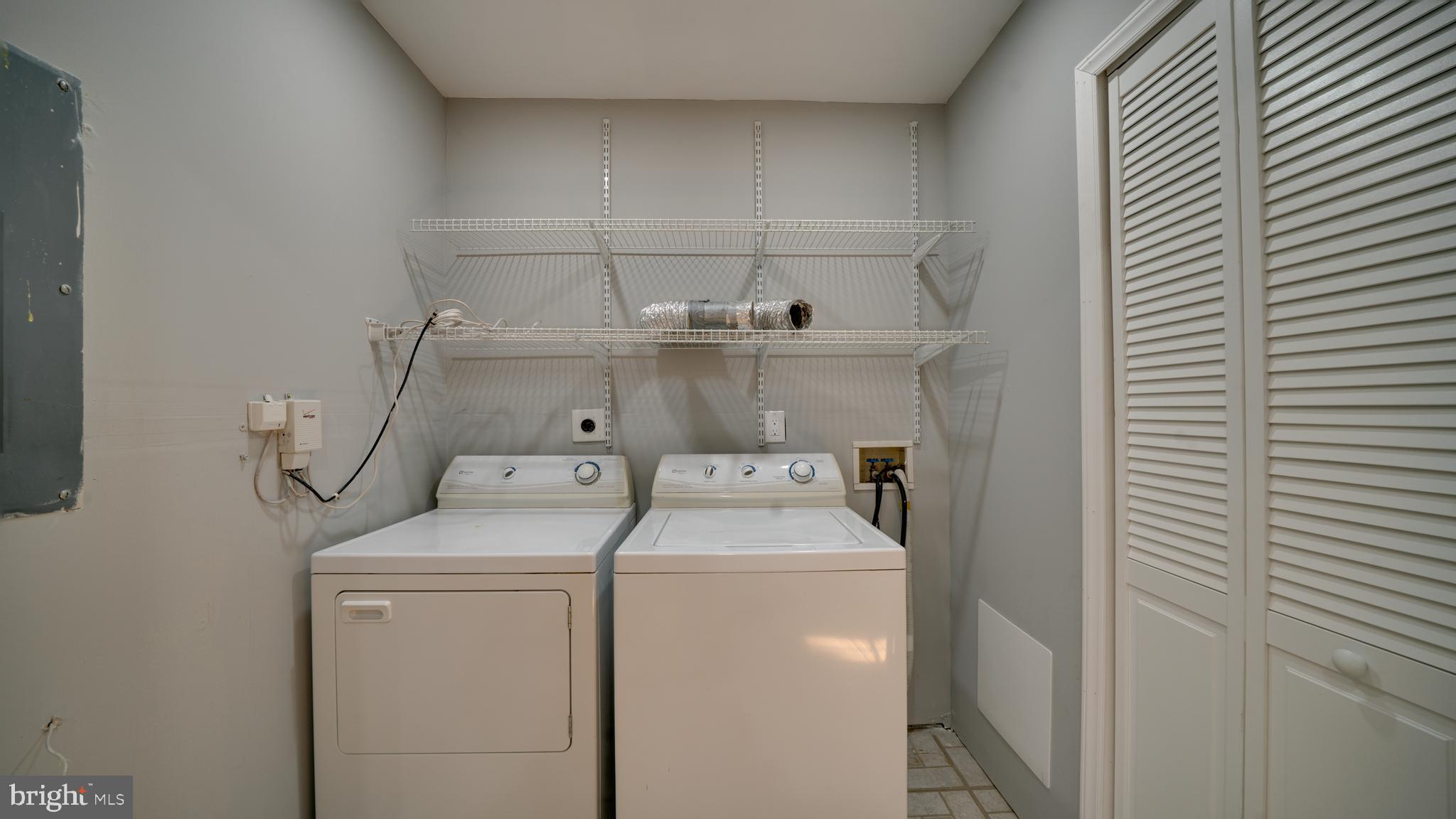 6934 Village Stream Place Gainesville, VA 20155 - Photo 6 of 31 a utility room with dryer and washer