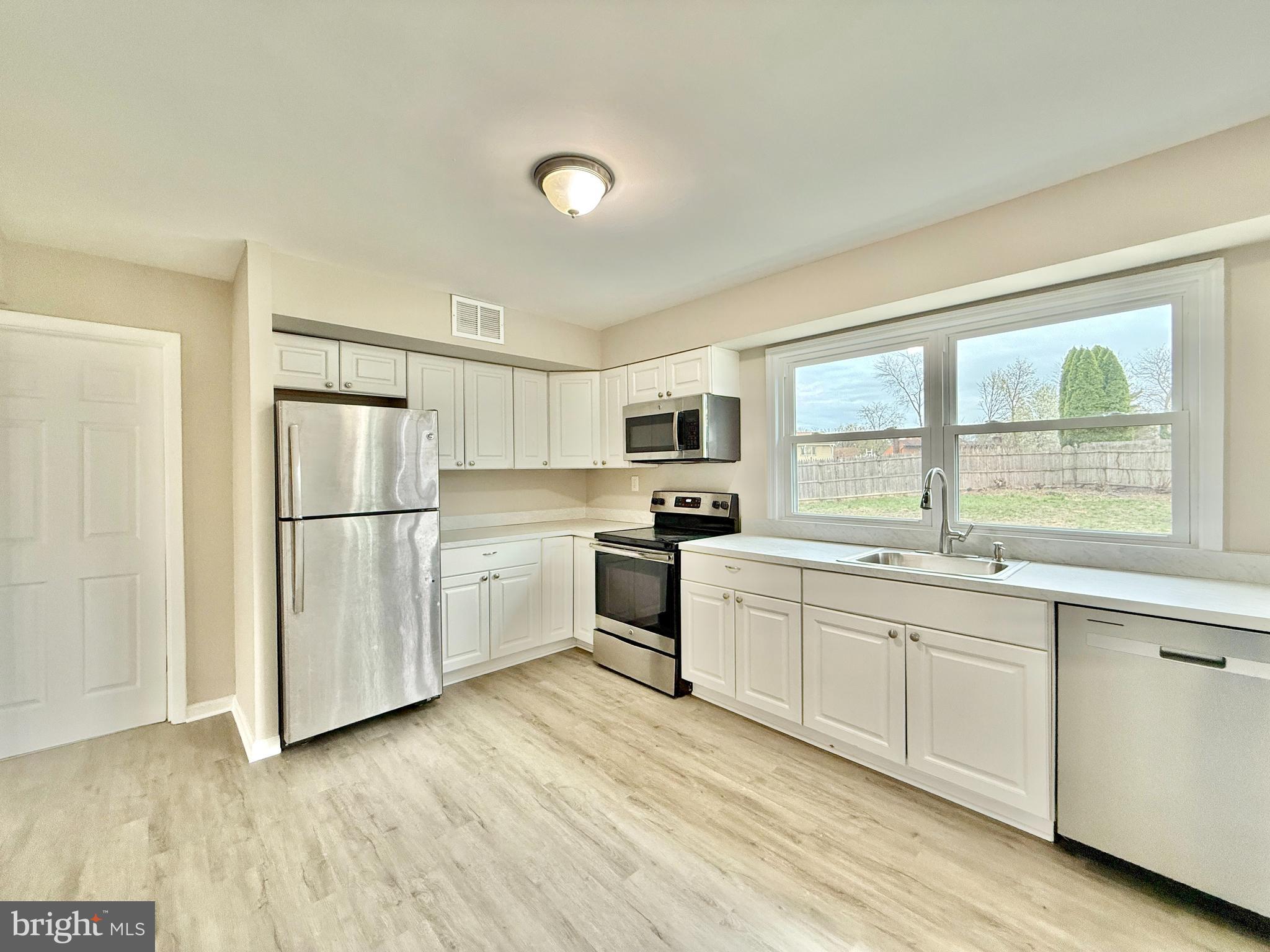 23 Pershing Lane Sicklerville, NJ 08081 - Photo 11 of 32