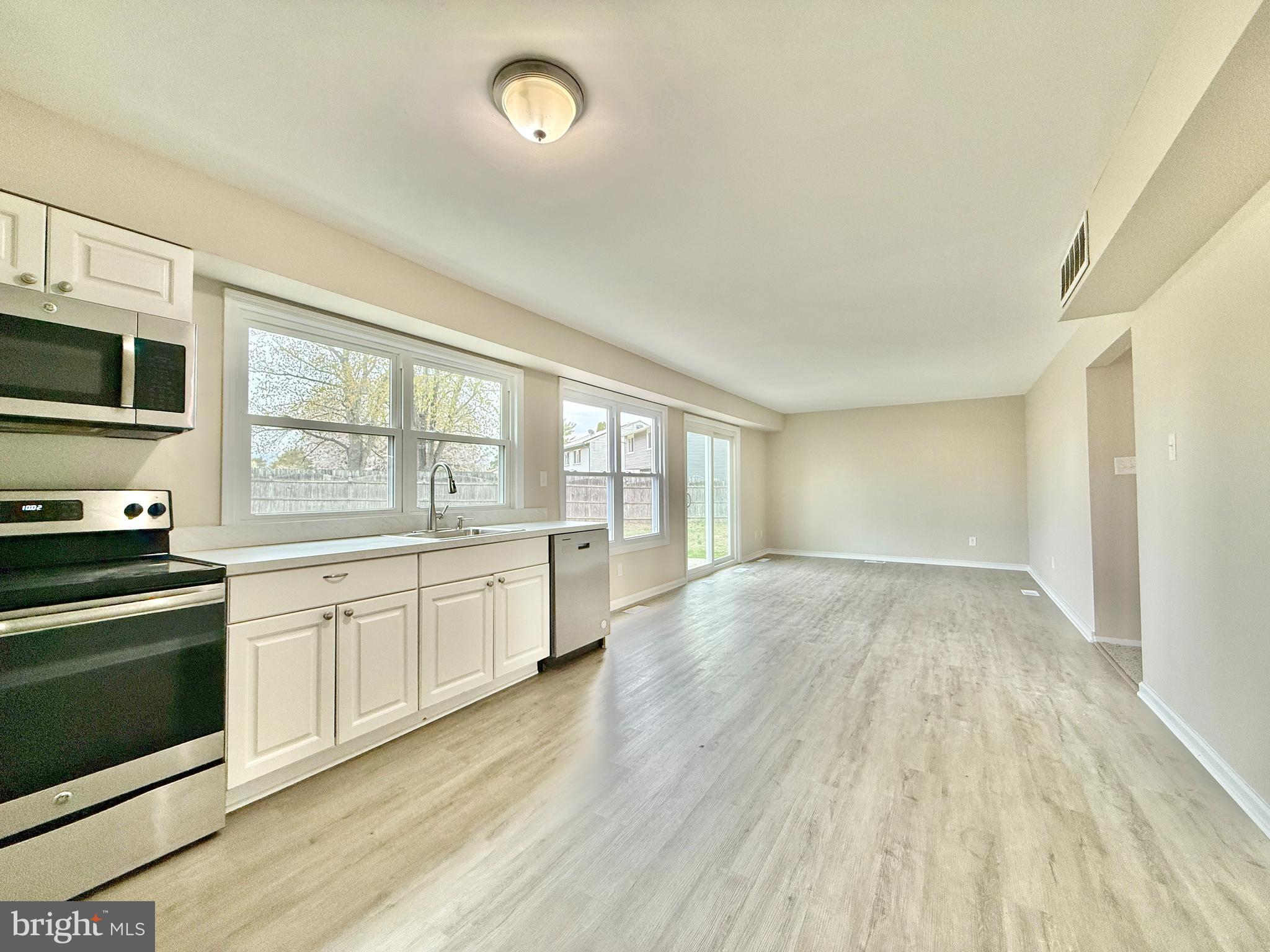 23 Pershing Lane Sicklerville, NJ 08081 - Photo 12 of 32