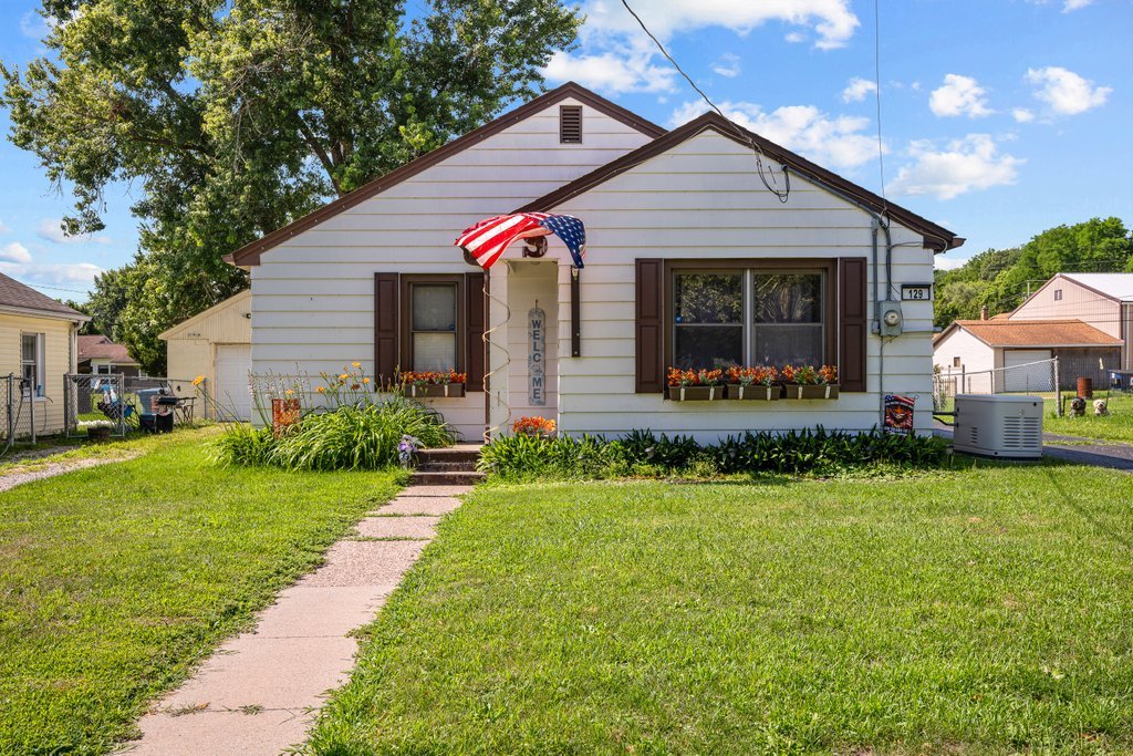 129 3rd Street Carbon Cliff, IL 61239 - Photo 1 of 25