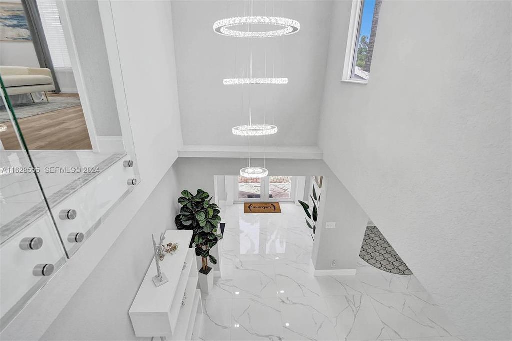 3421 Dover Road Pompano Beach, FL 33062 - Photo 17 of 22 a view of a hallway with entryway