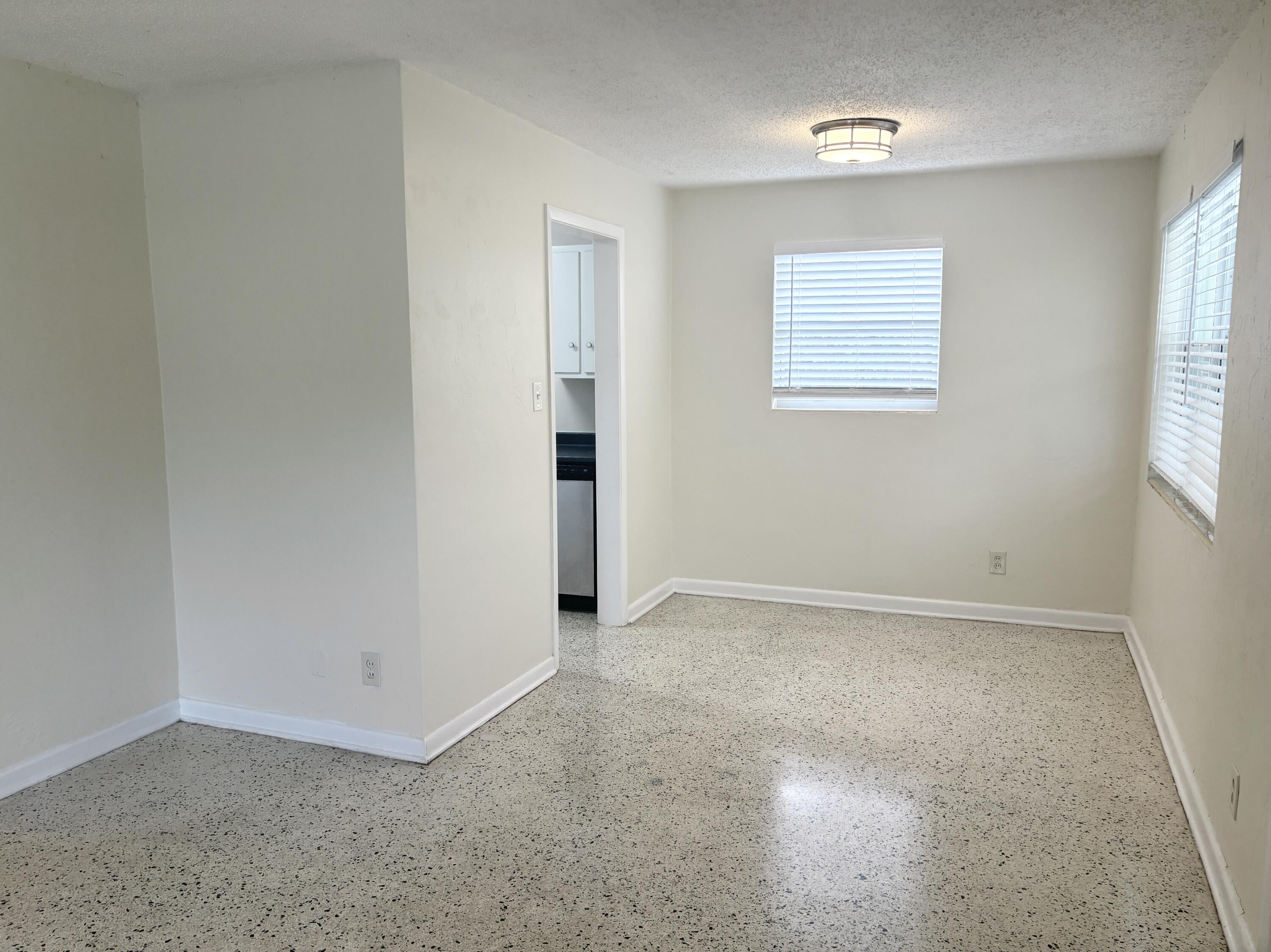 218 Seville Road West Palm Beach, FL 33405 - Photo 5 of 17 Dining area