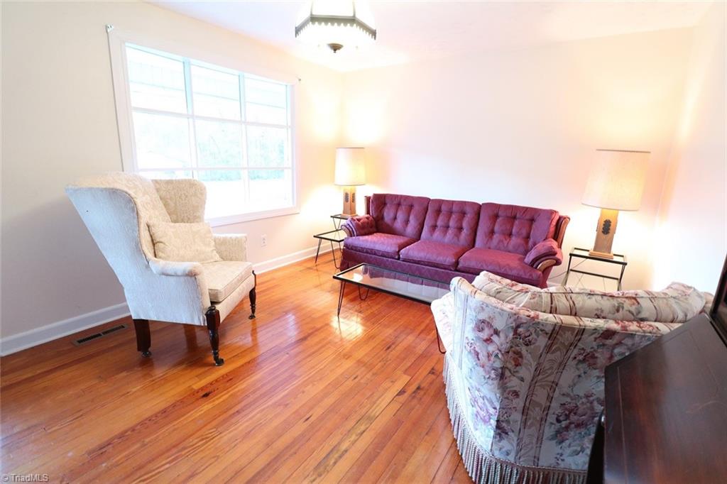 4336 Meadowbrook View Road Thomasville, NC 27360 - Photo 2 of 25 Gallery Image 2