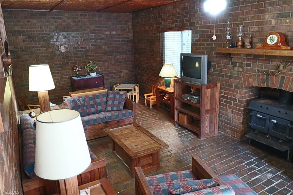 4336 Meadowbrook View Road Thomasville, NC 27360 - Photo 11 of 25 Gallery Image 11