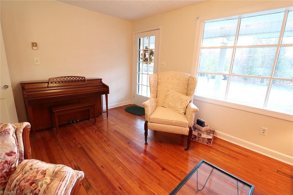 4336 Meadowbrook View Road Thomasville, NC 27360 - Photo 3 of 25 Gallery Image 3