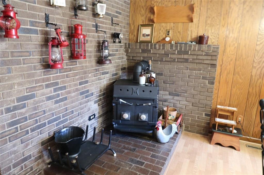 4336 Meadowbrook View Road Thomasville, NC 27360 - Photo 4 of 25 Gallery Image 4