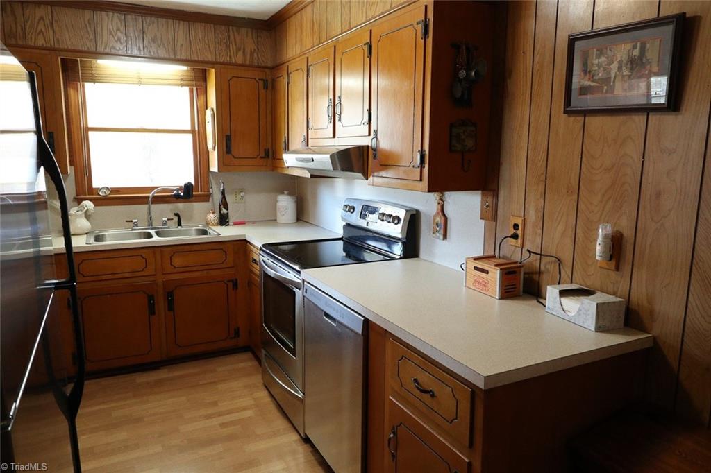 4336 Meadowbrook View Road Thomasville, NC 27360 - Photo 5 of 25 Gallery Image 5