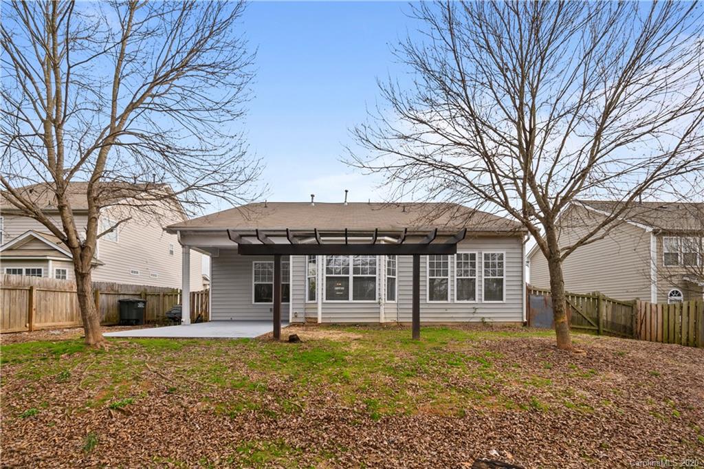 268 Sand Paver Way Fort Mill, SC 29708 - Photo 5 of 23 a front view of a house with a garden
