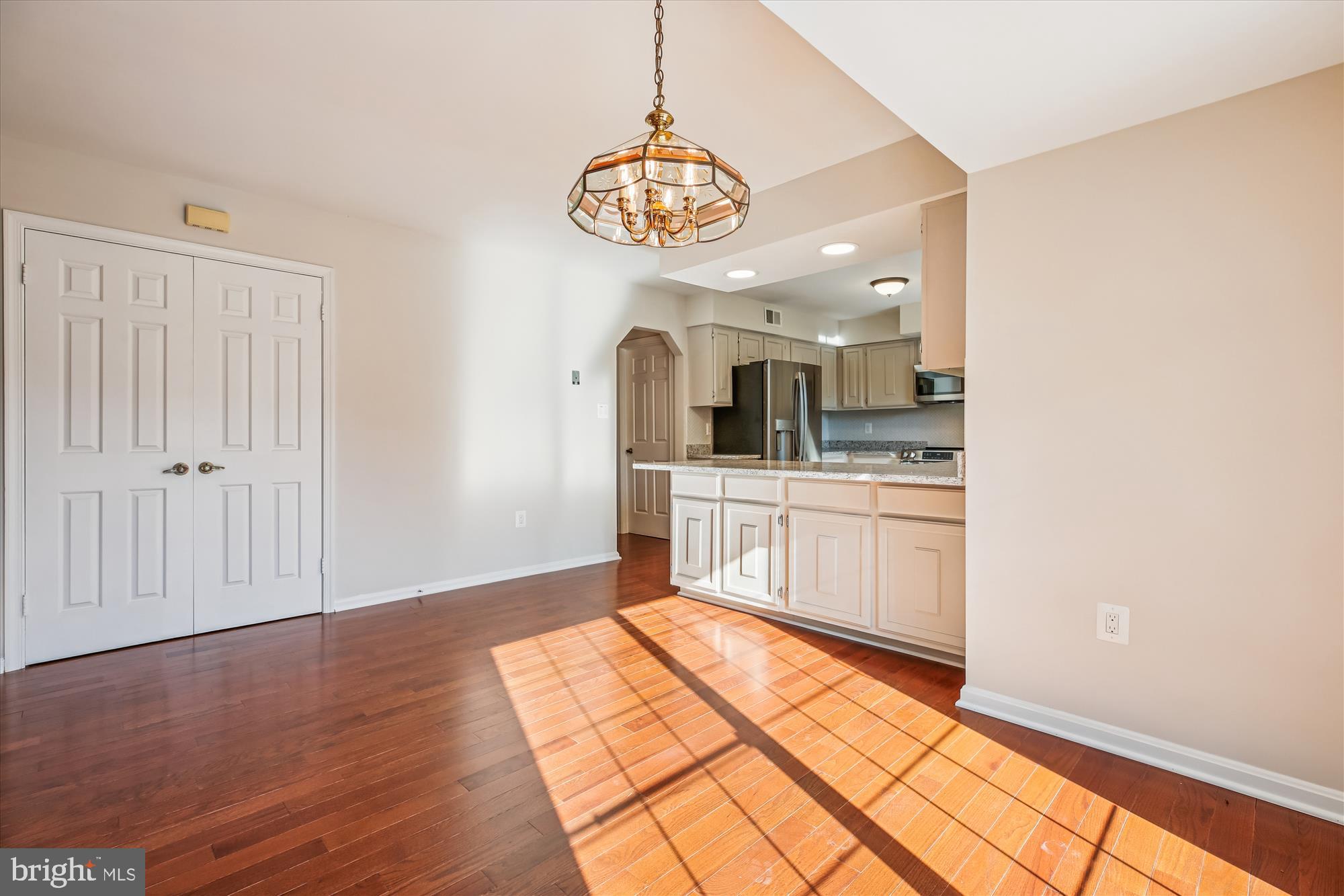17 Locustwood Court Silver Spring, MD 20905 - Photo 25 of 72 Breakfast Area
