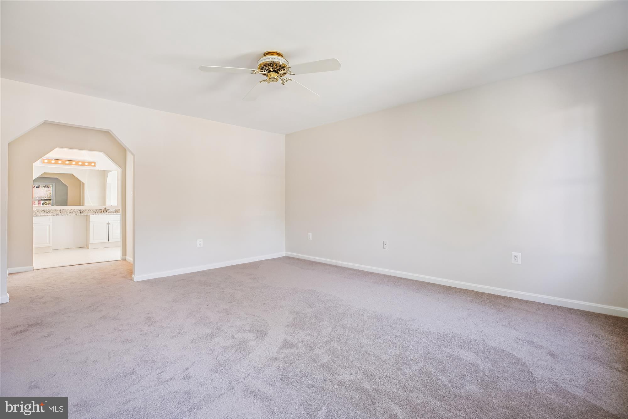 17 Locustwood Court Silver Spring, MD 20905 - Photo 35 of 72 an empty room with a window