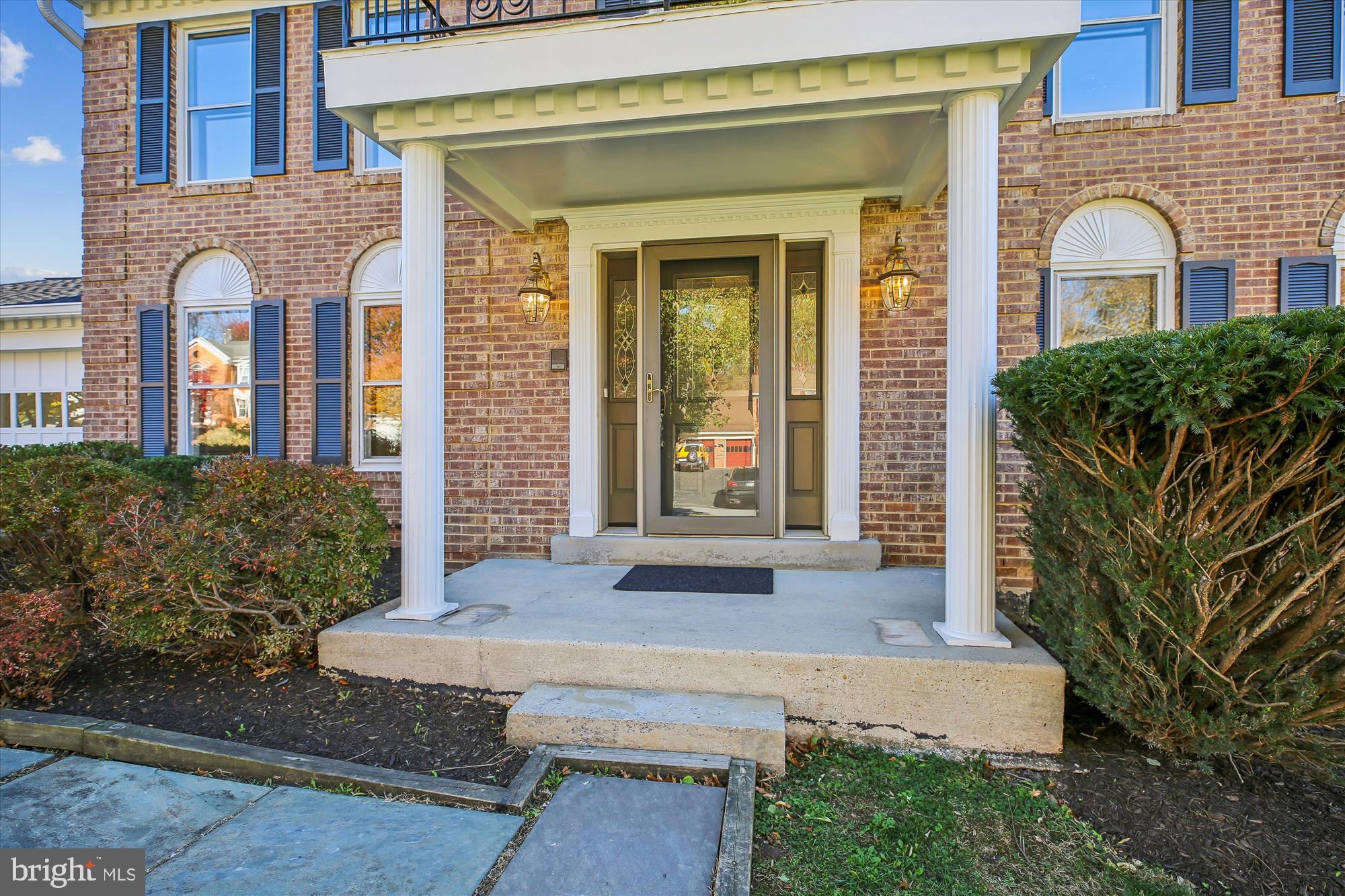 17 Locustwood Court Silver Spring, MD 20905 - Photo 5 of 72 a front view of a house with garden