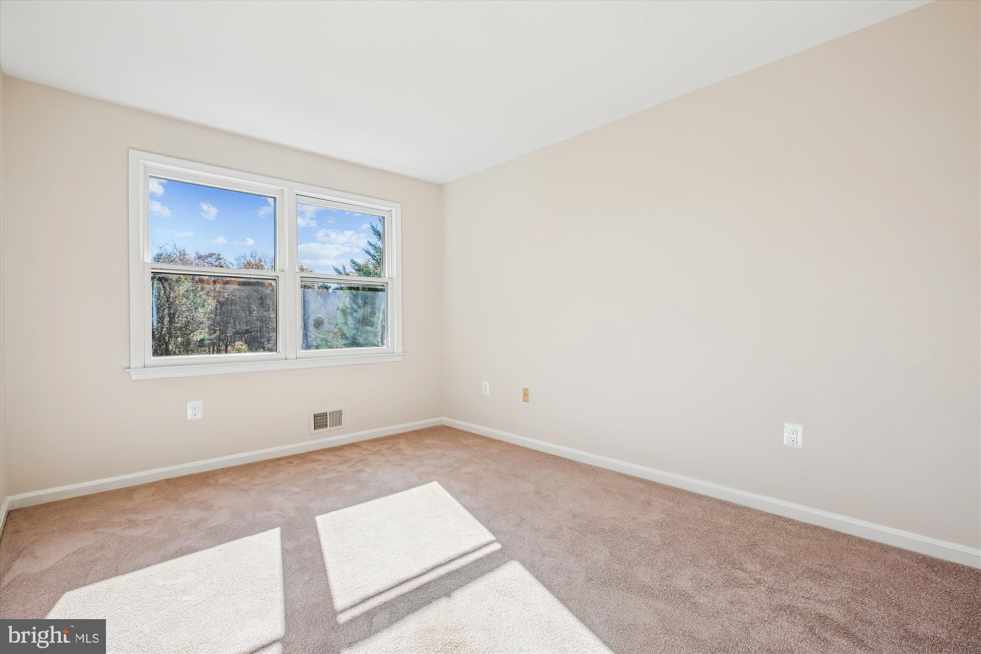 17 Locustwood Court Silver Spring, MD 20905 - Photo 51 of 72 Bedroom