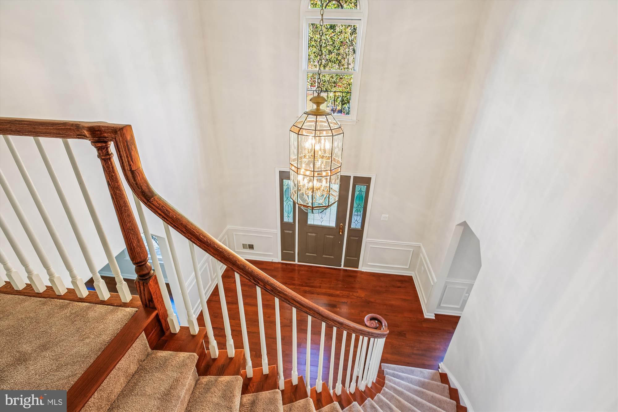 17 Locustwood Court Silver Spring, MD 20905 - Photo 8 of 72 a view of entryway with wooden floor