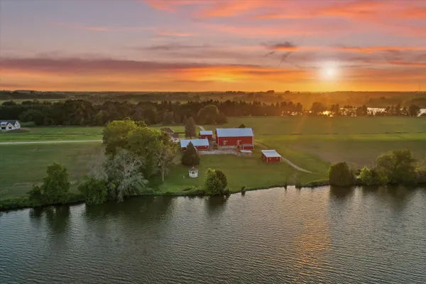 $1,149,000 | N4554 Lakeview Road, Hustisford, WI 53034