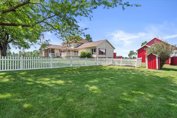 $1,149,000 | N4554 Lakeview Road, Hustisford, WI 53034