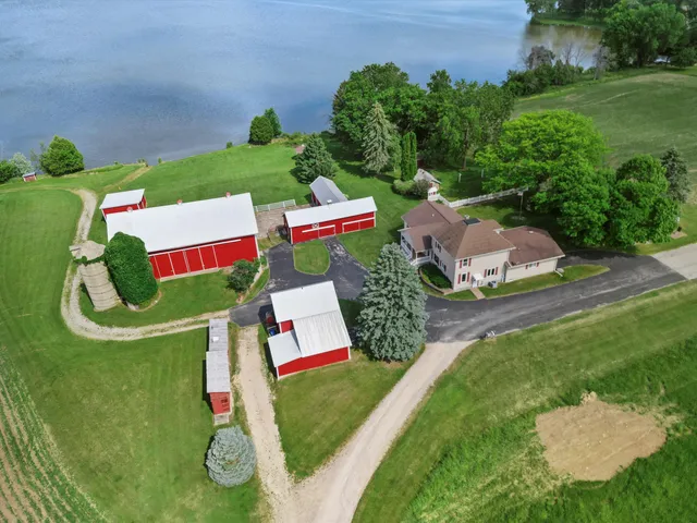$1,249,900 | N4554 Lakeview Road, Hustisford, WI 53034