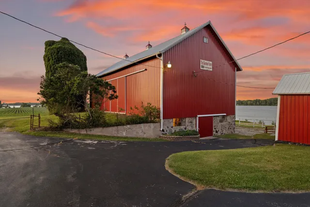 $1,249,900 | N4554 Lakeview Road, Hustisford, WI 53034