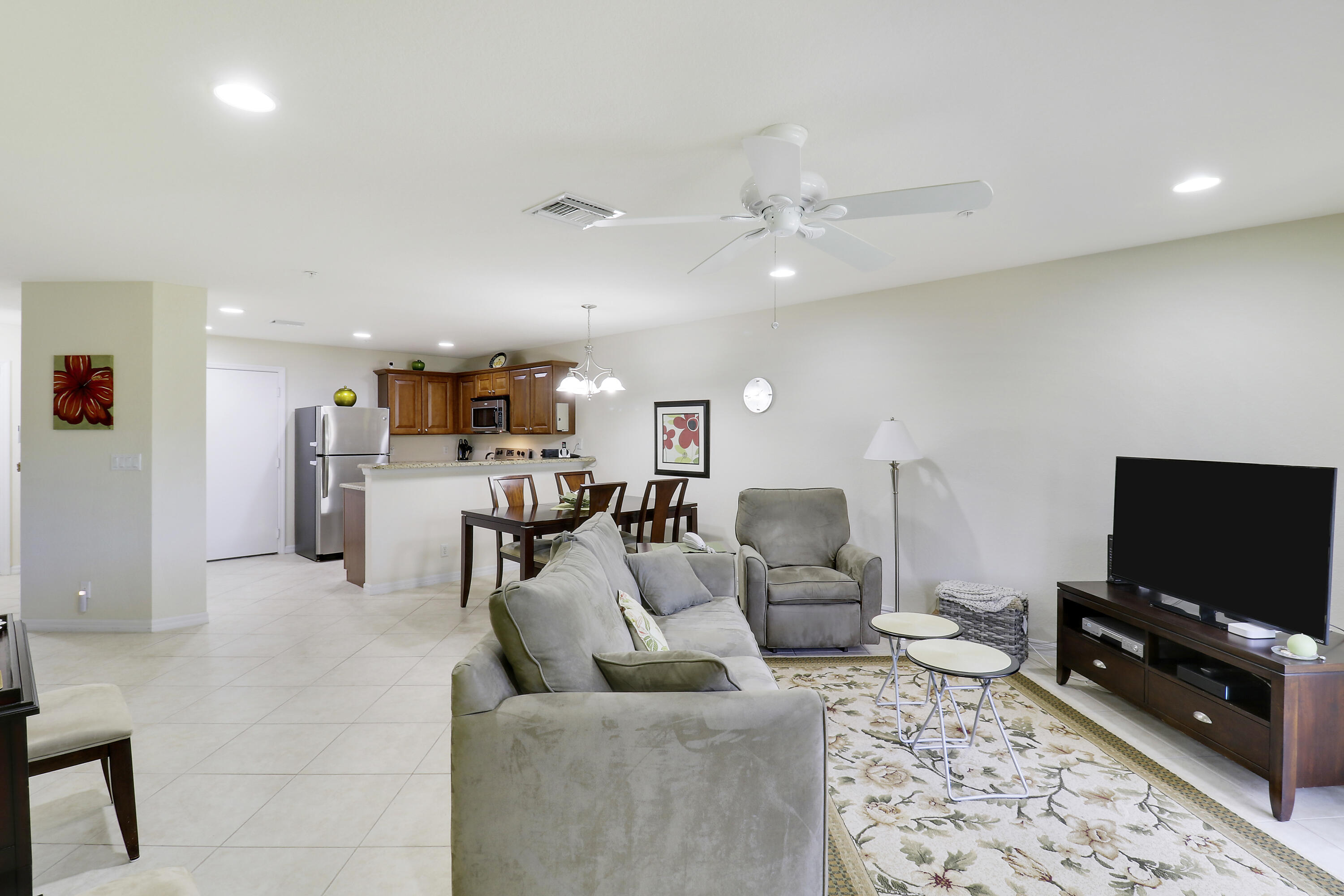 5286 Southeast Mitchell Lane Stuart, FL 34997 - Photo 15 of 26 Liv Din Kitchen Hahn 2