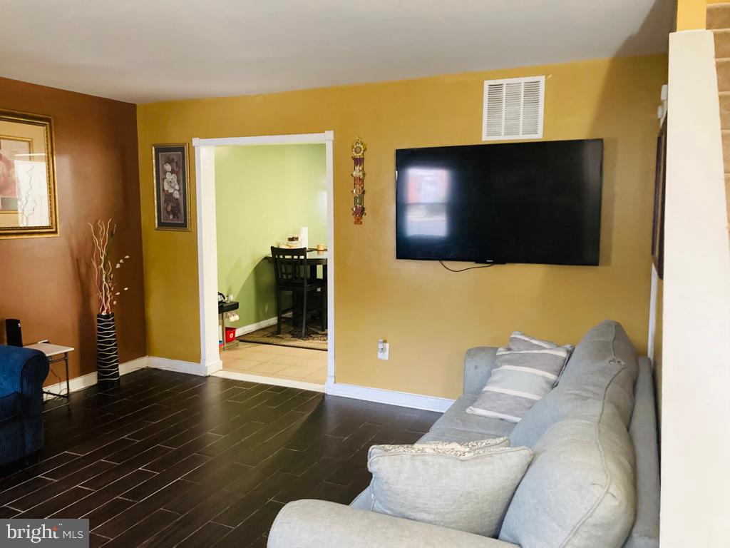 9206 Taney Road Manassas, VA 20110 - Photo 4 of 11 Gallery Image 4