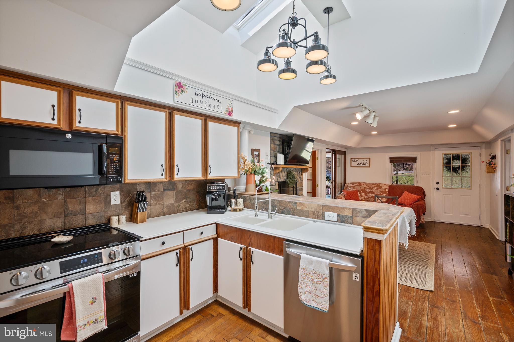 13403 Catoctin Furnace Road Thurmont, MD 21788 - Photo 6 of 60 Kitchen with stainless appliances