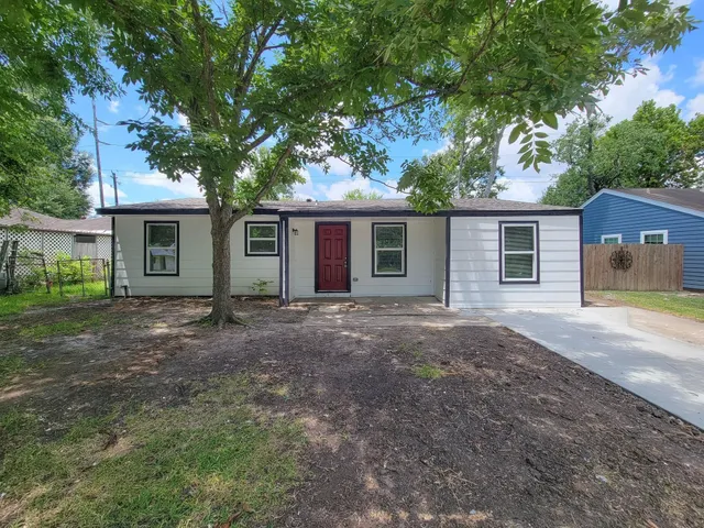 $1,725 | 2810 Forest Oaks Drive, Houston, TX 77017