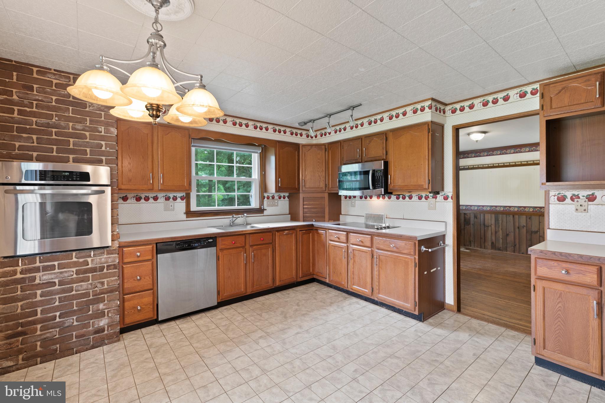 320 Wayland Road Cherry Hill, NJ 08034 - Photo 8 of 37 Gallery Image 8