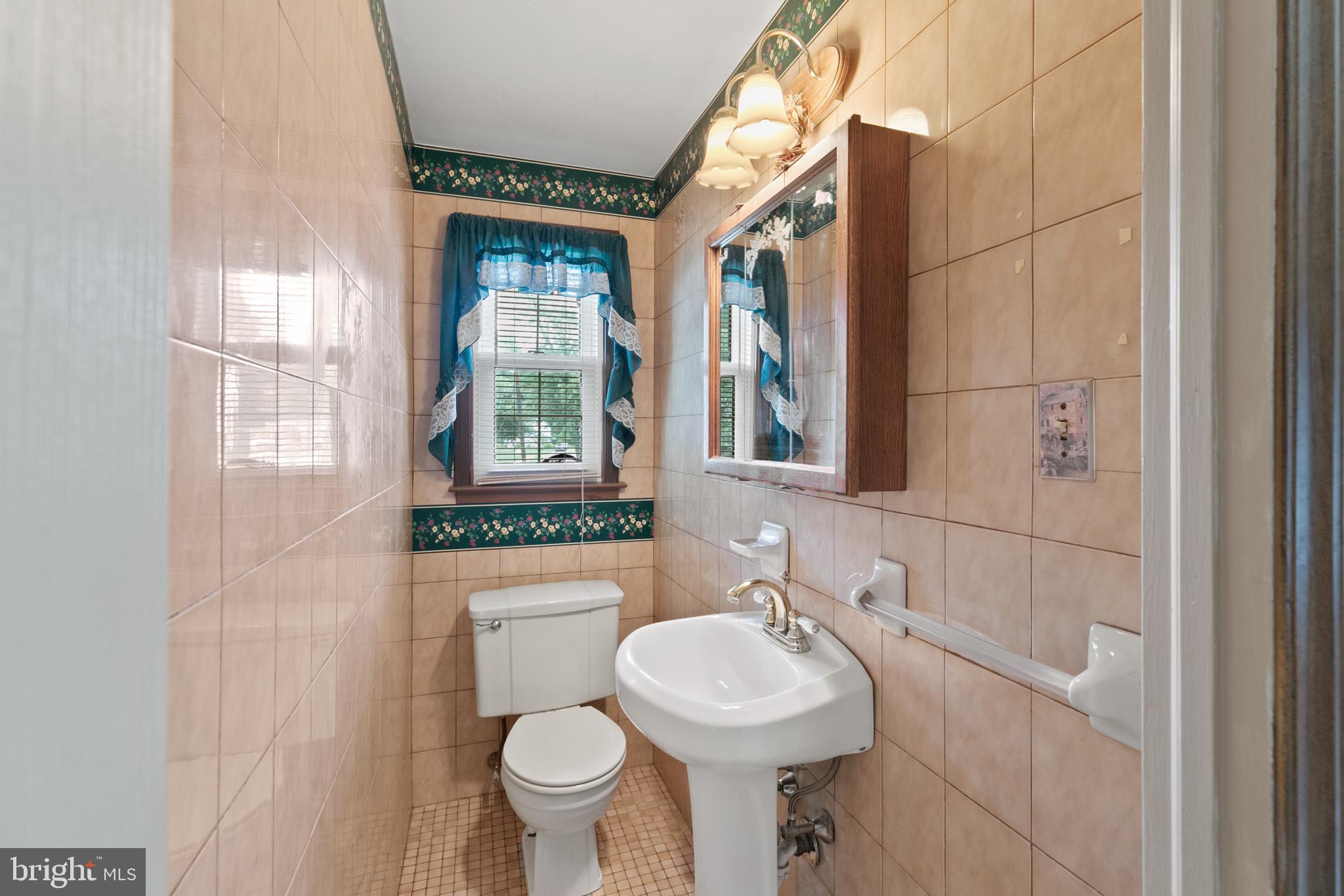 320 Wayland Road Cherry Hill, NJ 08034 - Photo 10 of 37 Powder Room