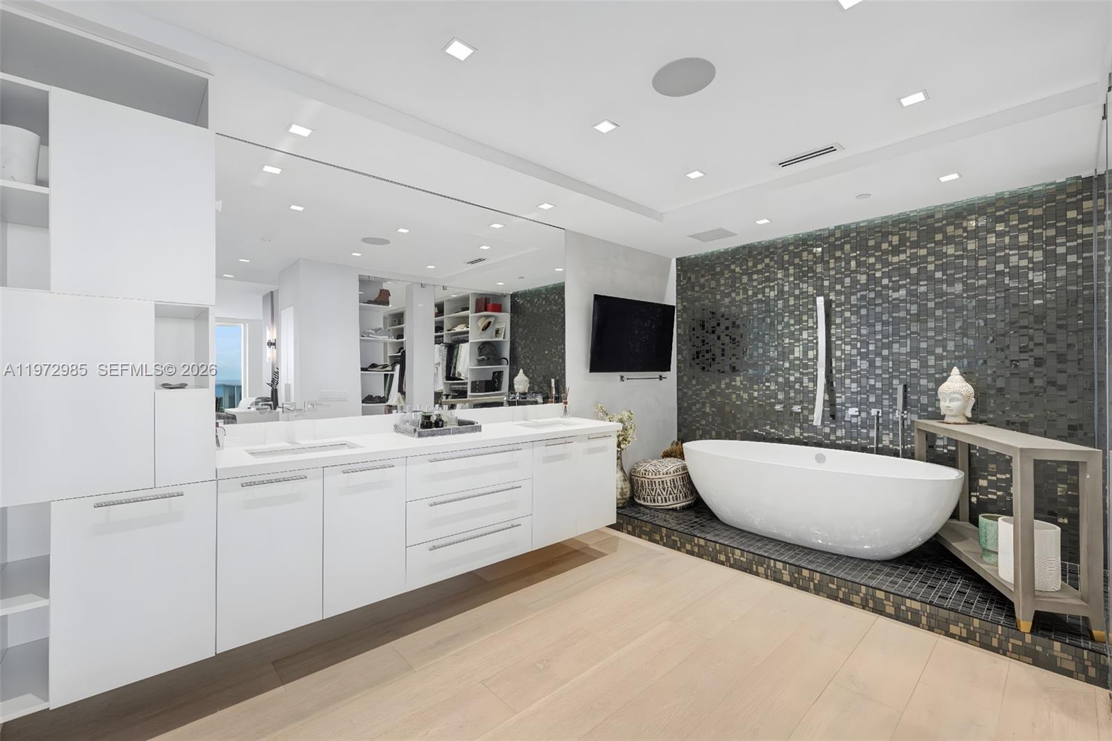 400 Alton Road, Unit 2806 Miami Beach, FL 33139 - Photo 19 of 32