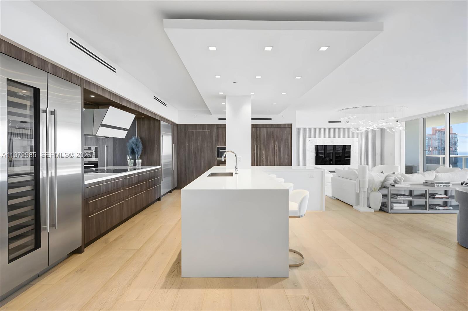 400 Alton Road, Unit 2806 Miami Beach, FL 33139 - Photo 3 of 32