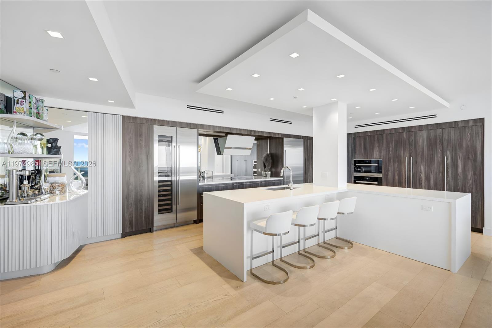 400 Alton Road, Unit 2806 Miami Beach, FL 33139 - Photo 4 of 32