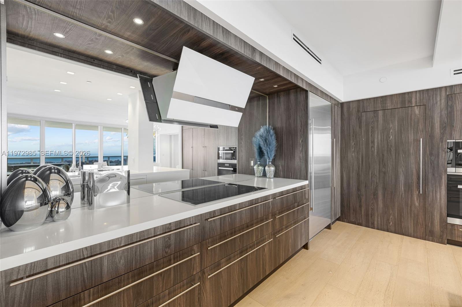 400 Alton Road, Unit 2806 Miami Beach, FL 33139 - Photo 5 of 32