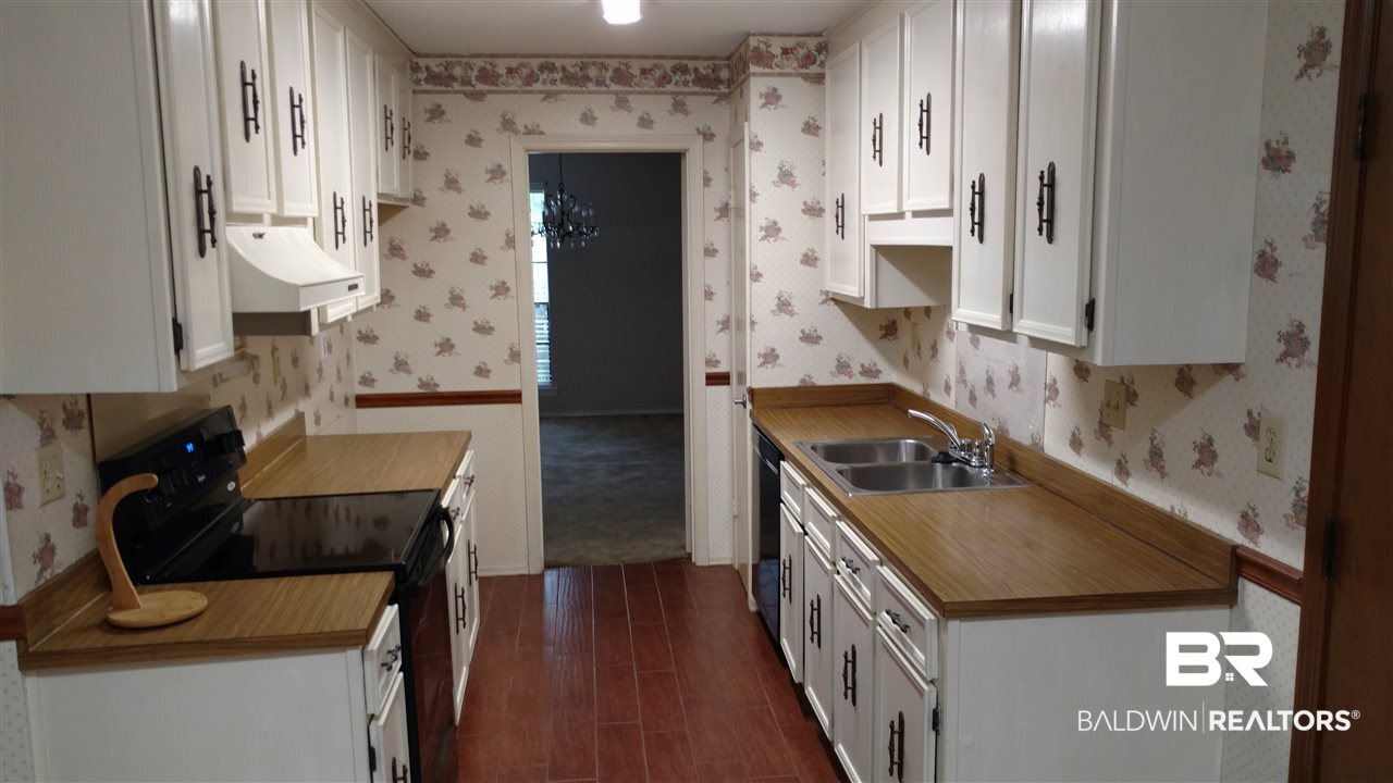 1462 Long Wood Road Mobile, AL 36609 - Photo 3 of 23