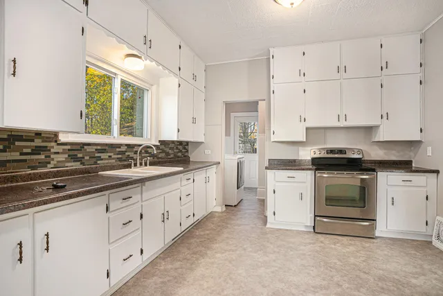 $249,900 | 210 South State Street, White Pigeon, MI 49099