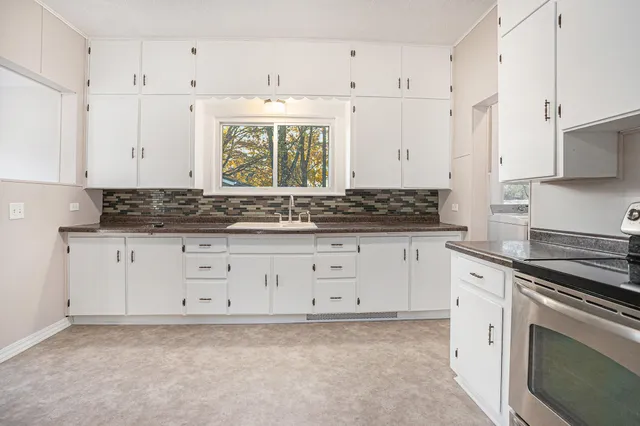 $249,900 | 210 South State Street, White Pigeon, MI 49099