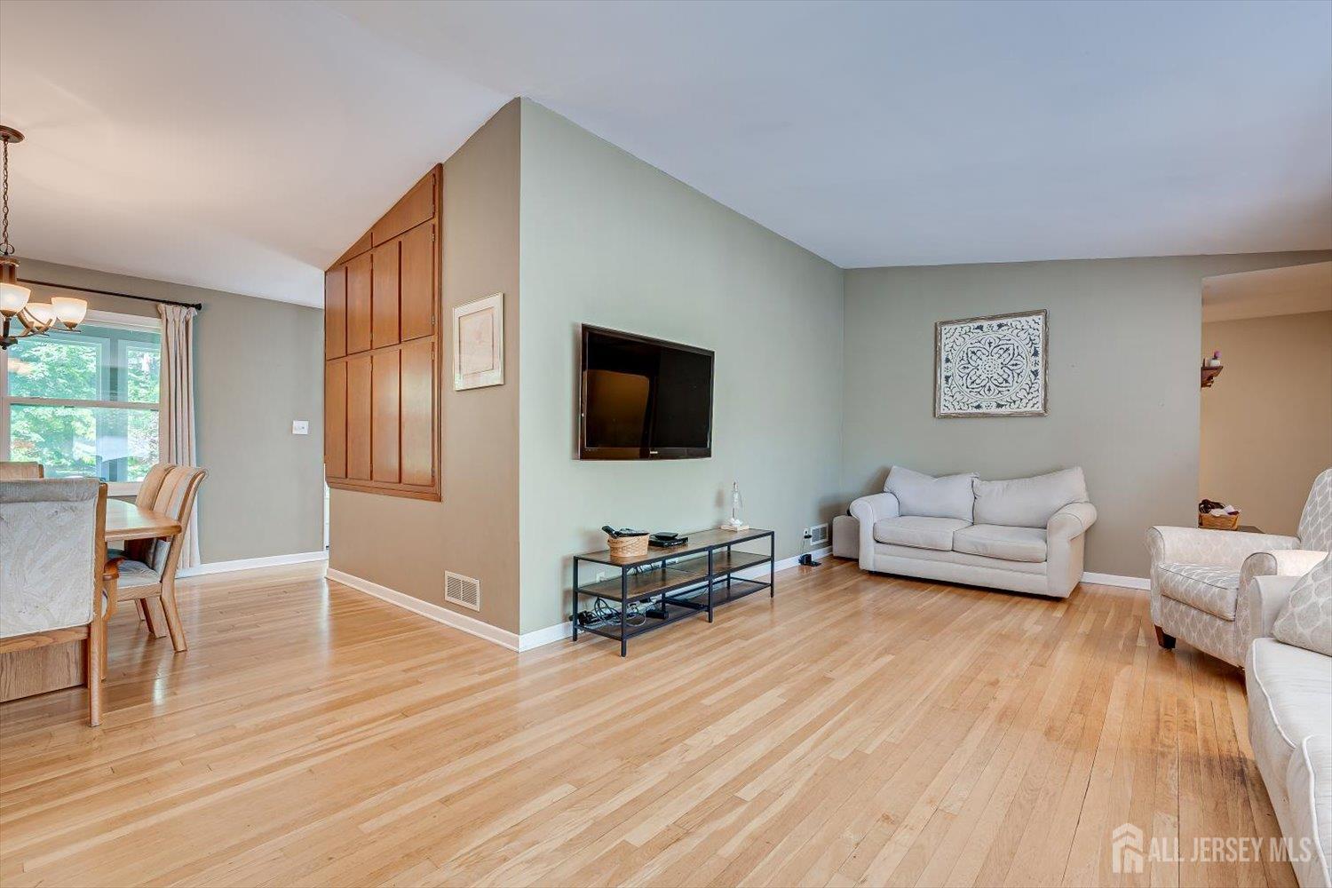 9 Clive Hills Road Edison, NJ 08820 - Photo 13 of 44